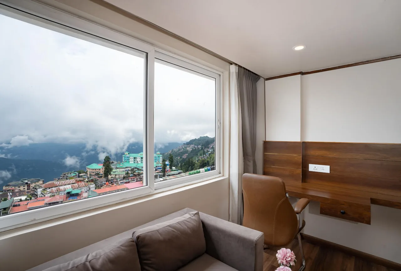Canopy Boutique Executive View Room - Elegant Room Layout & Workspace