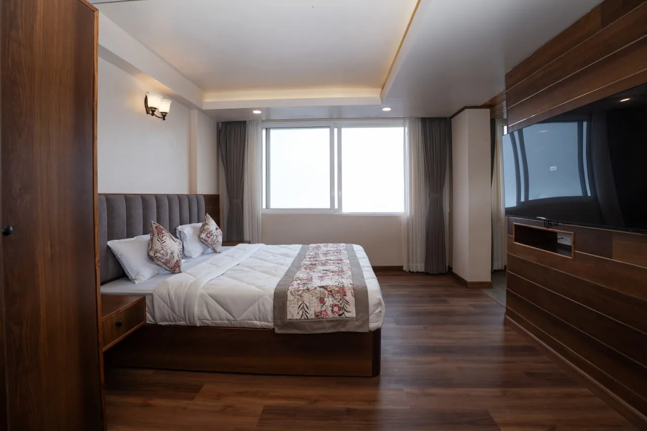 Canopy Boutique Family View Suite - Spacious Multi-Bed Suite with Mountain Vistas