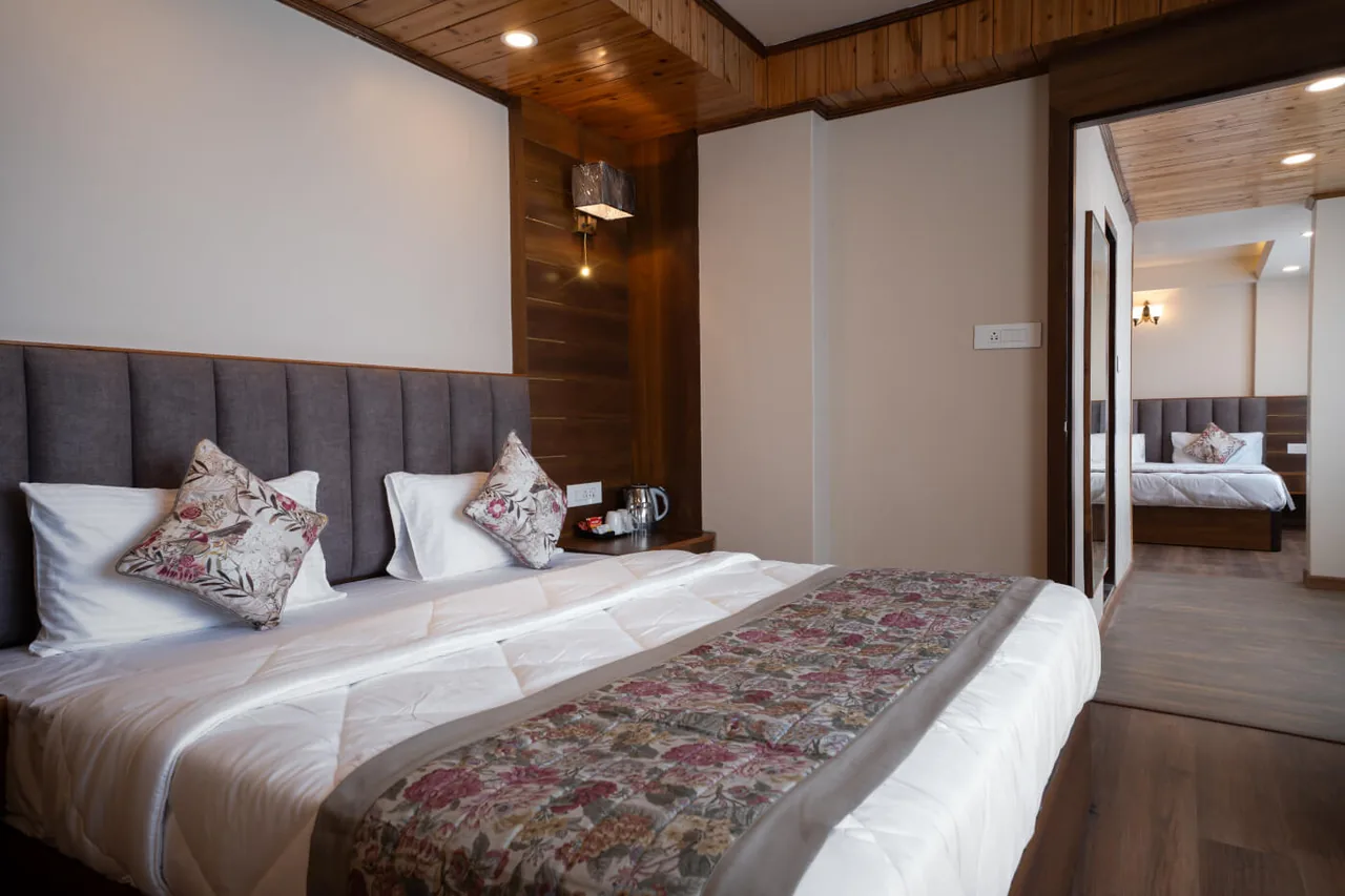 Canopy Boutique Family View Suite - Comfortable Seating & Family Area