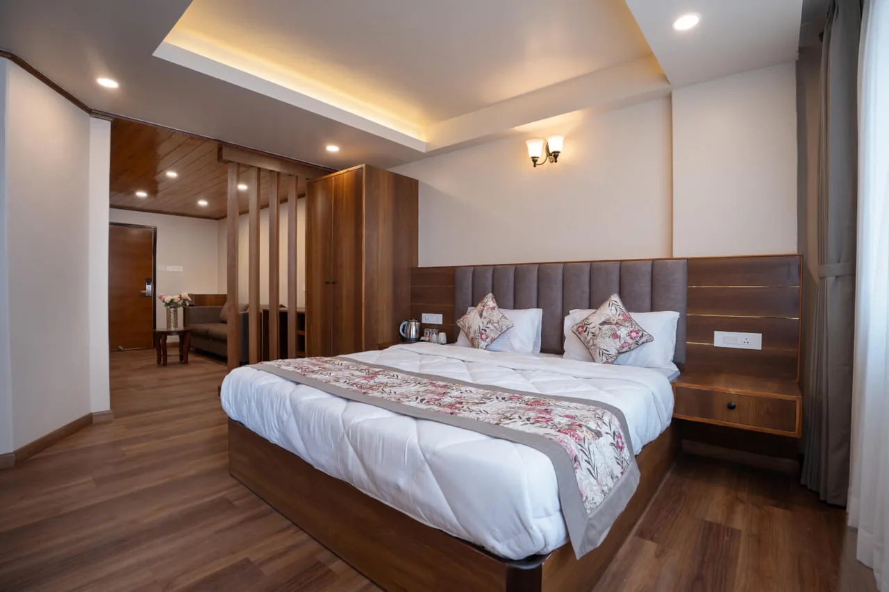 Canopy Boutique Family View Suite - Twin King Beds & Plush Comforters