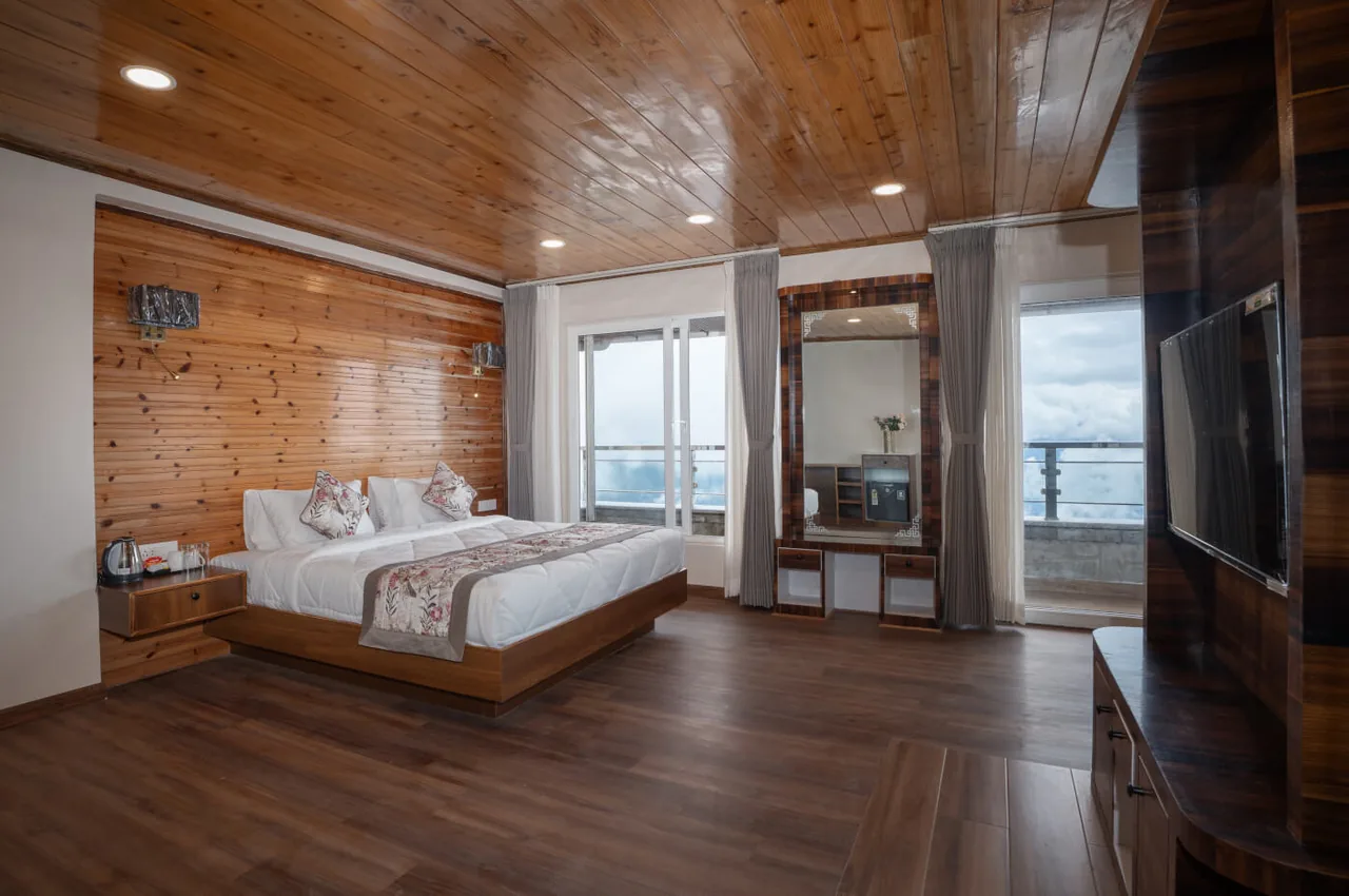 Canopy Boutique Premium View Room - King Bed with Panoramic Kanchenjunga Mountain Window