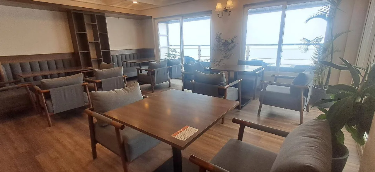 Canopy Boutique Rooftop Cafeteria - Heated Seating with Panoramic Kanchenjunga Mountain Views