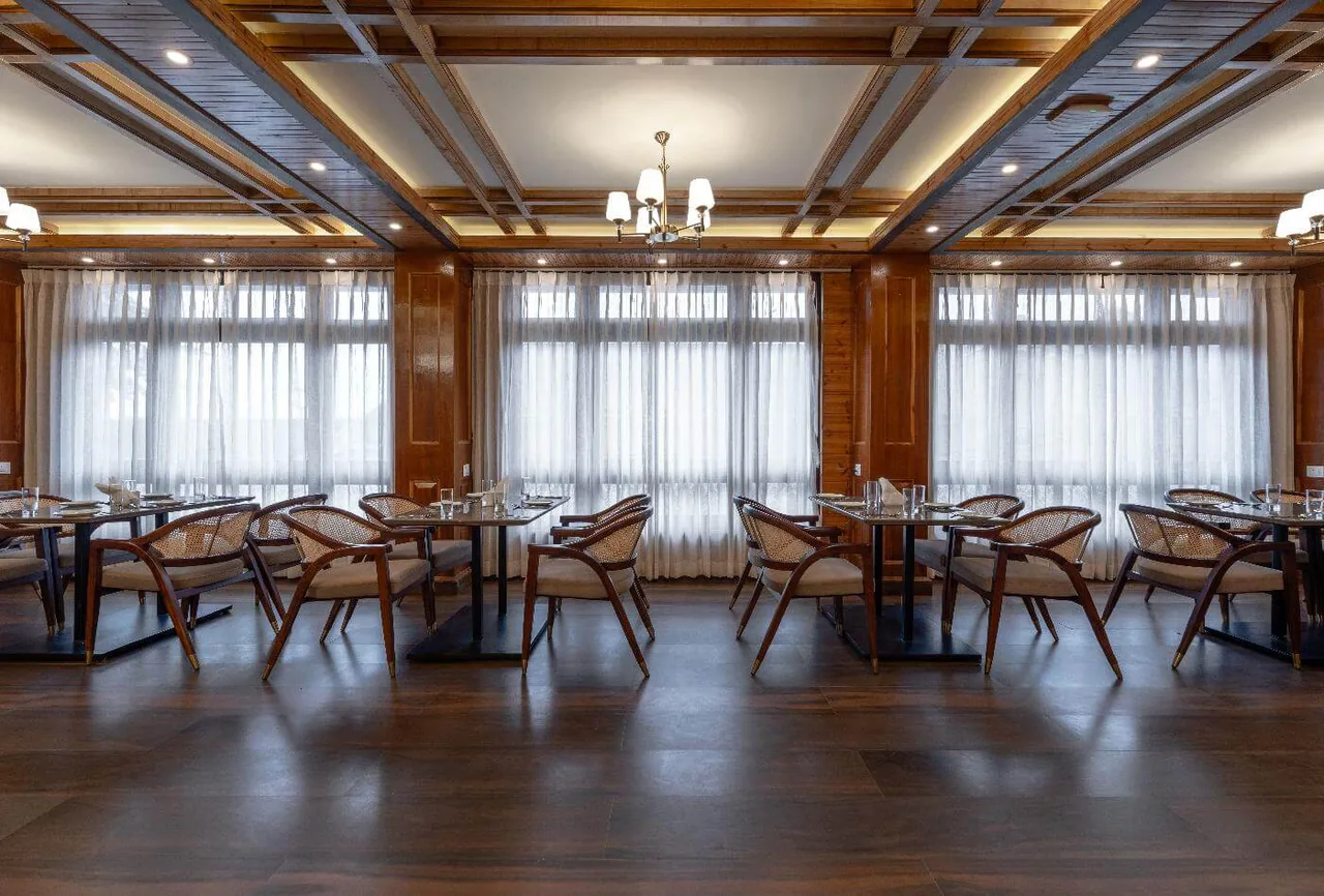 The Bistro on the Mall - Stylish Contemporary Restaurant Decor