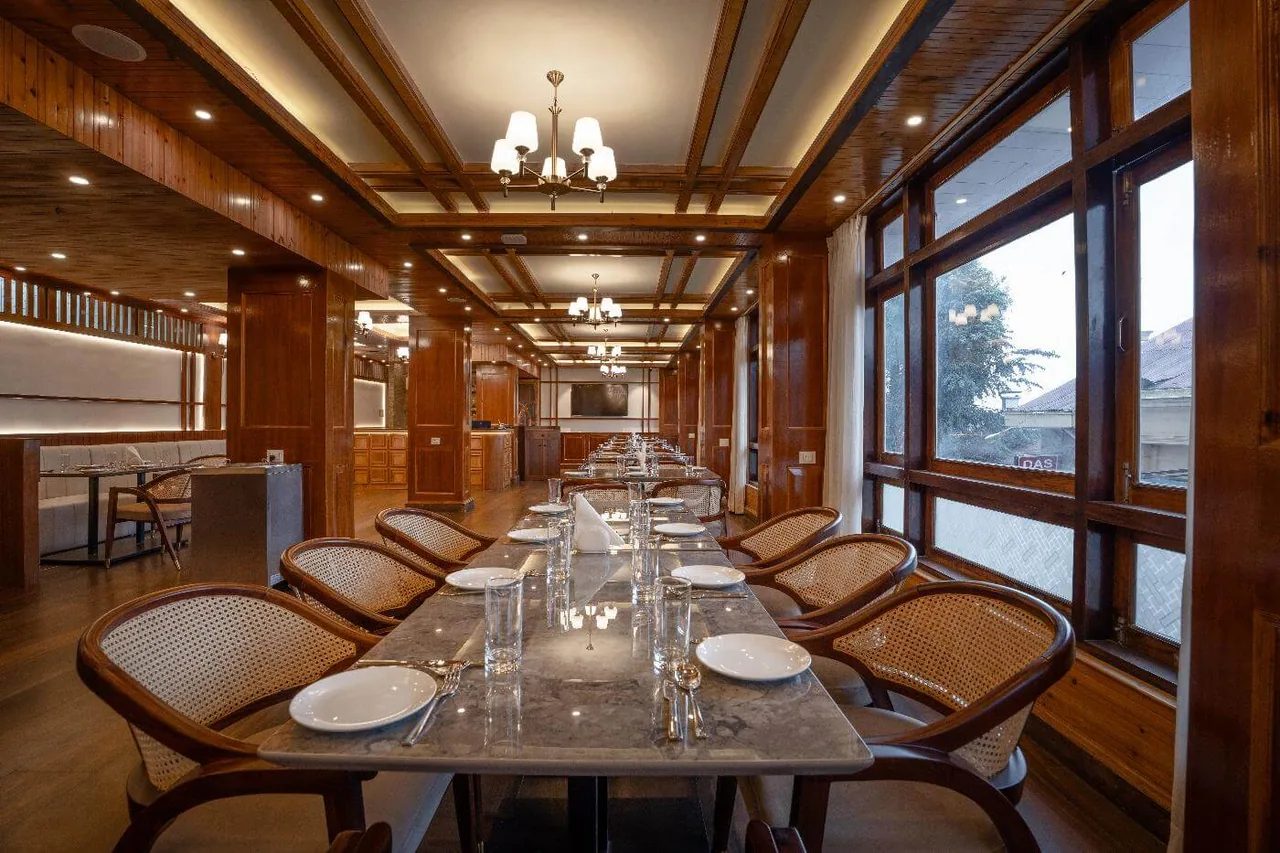 The Bistro on the Mall - Elegant Dining Tables & Warm Mountain Ambiance