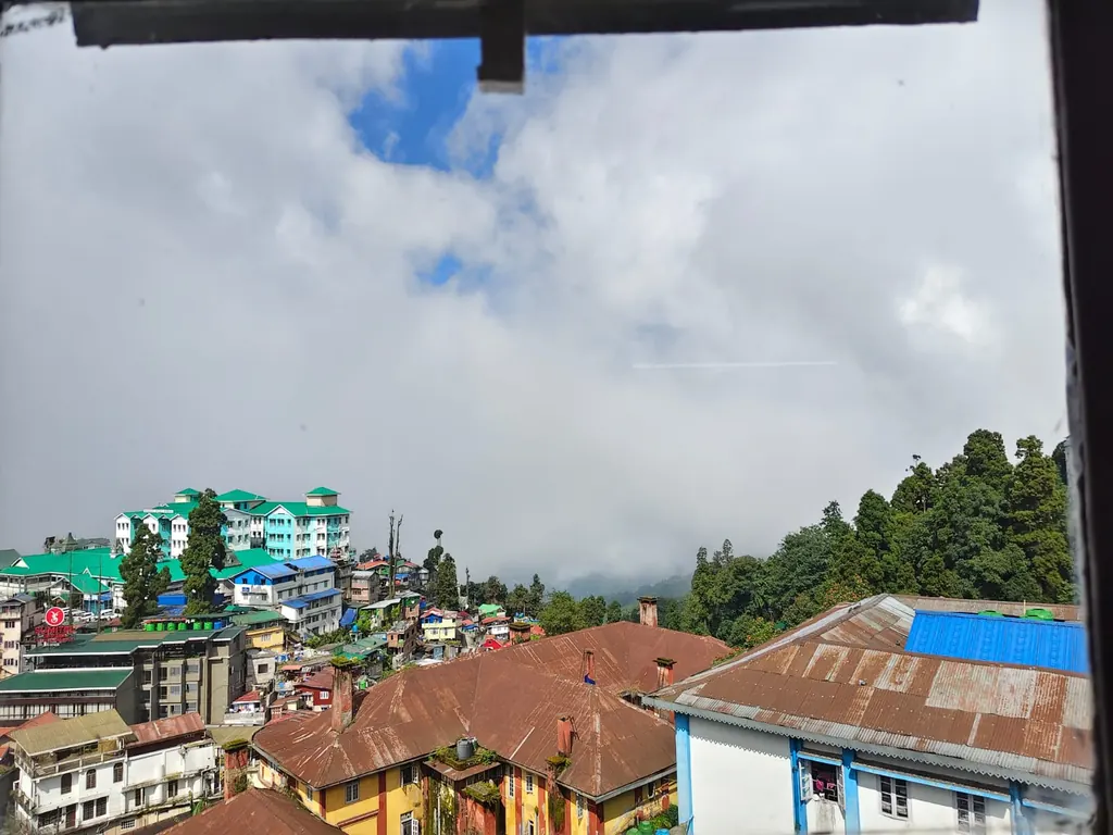 Executive Family Mountain View - Himalayan View Window