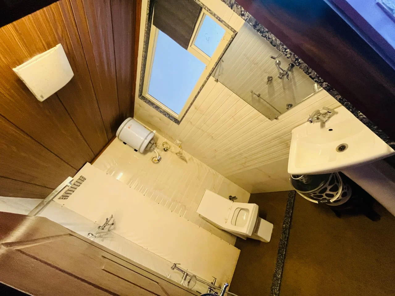 Hotel Himalayan View - Modern Attached Bathroom & Shower