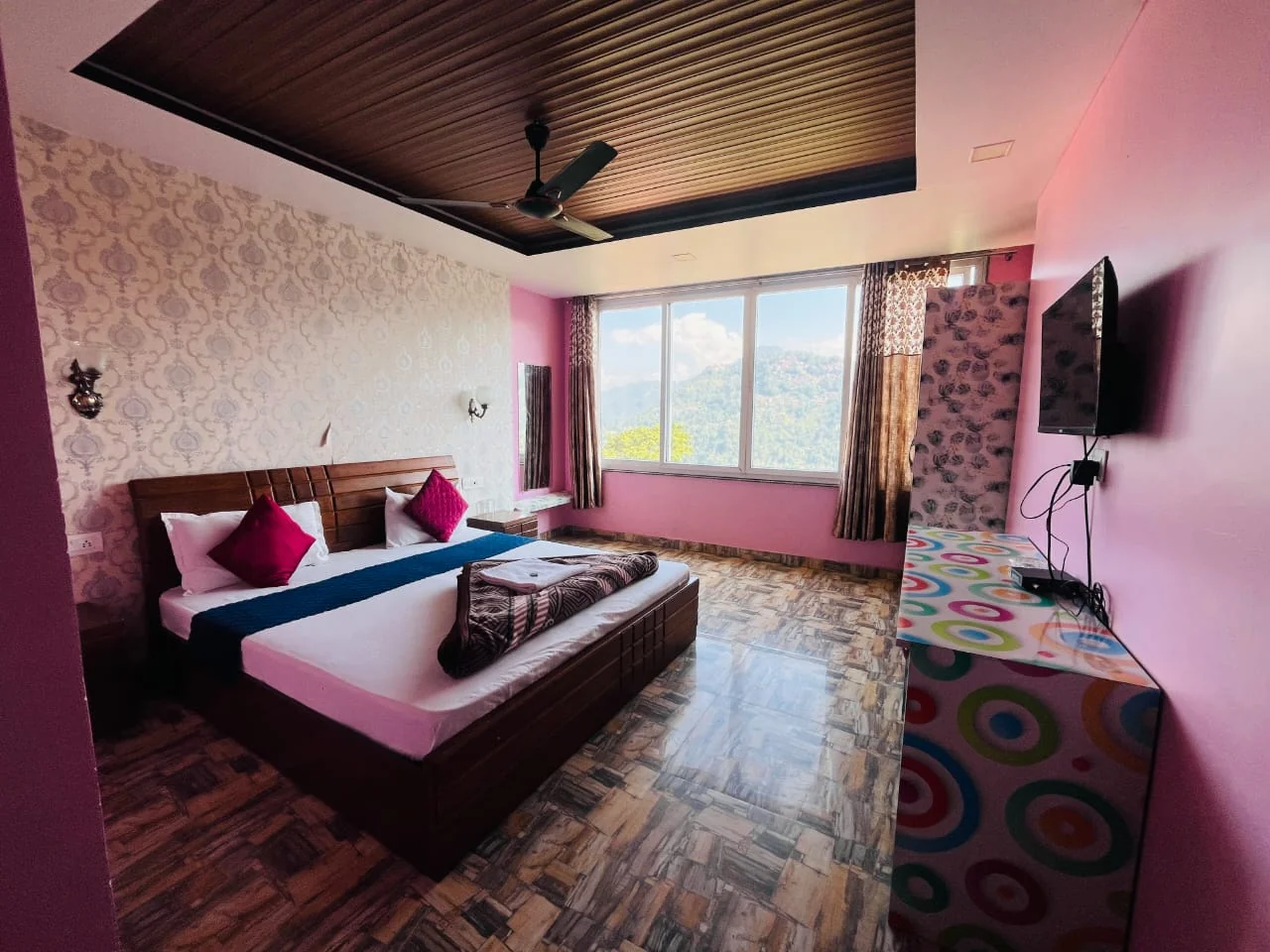 Hotel Himalayan View - Deluxe Room with Panoramic Mountain View Window