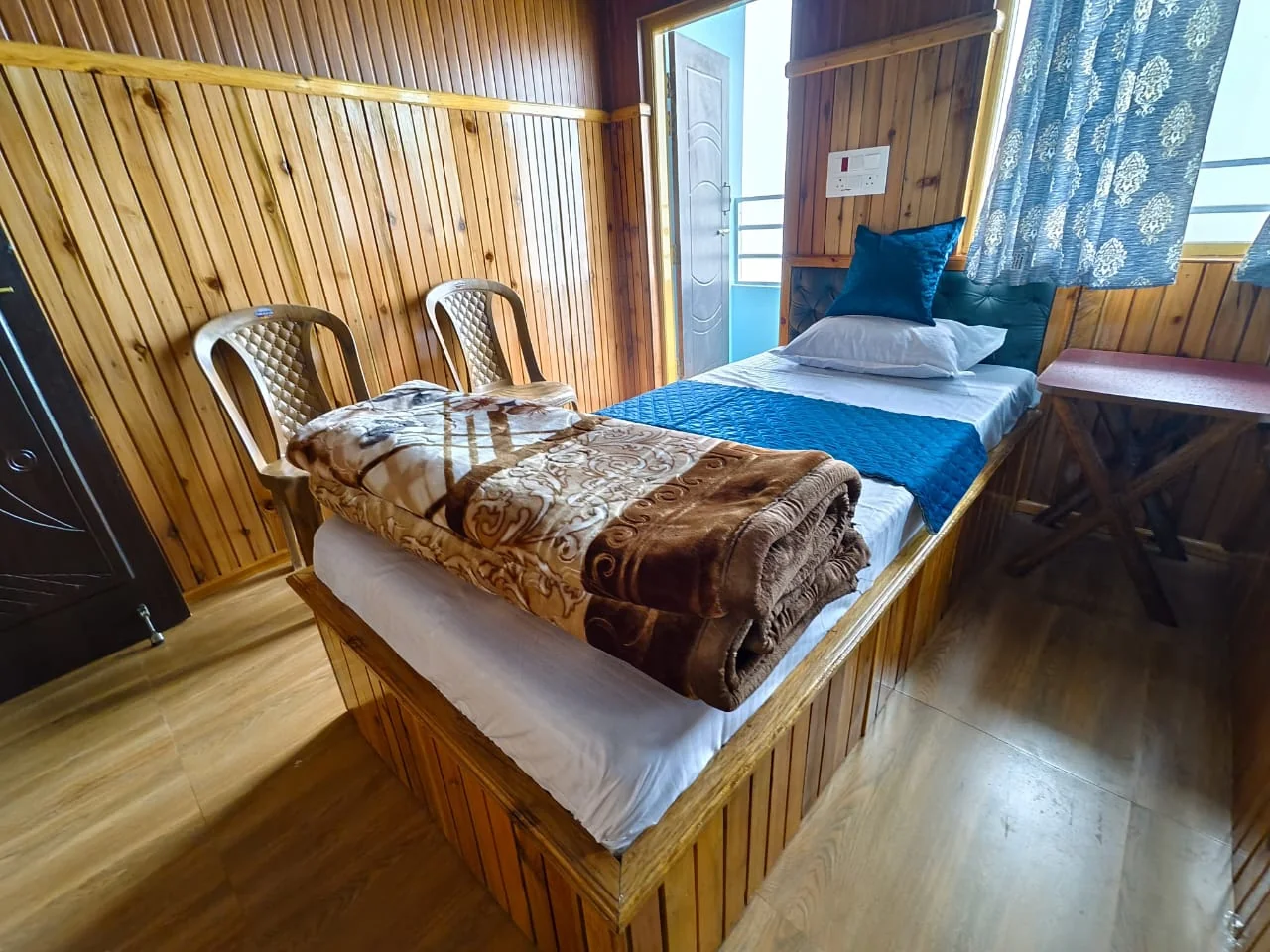 Kolakham Nature View Home Stay - Cozy Wood-Paneled Bedroom with Balcony