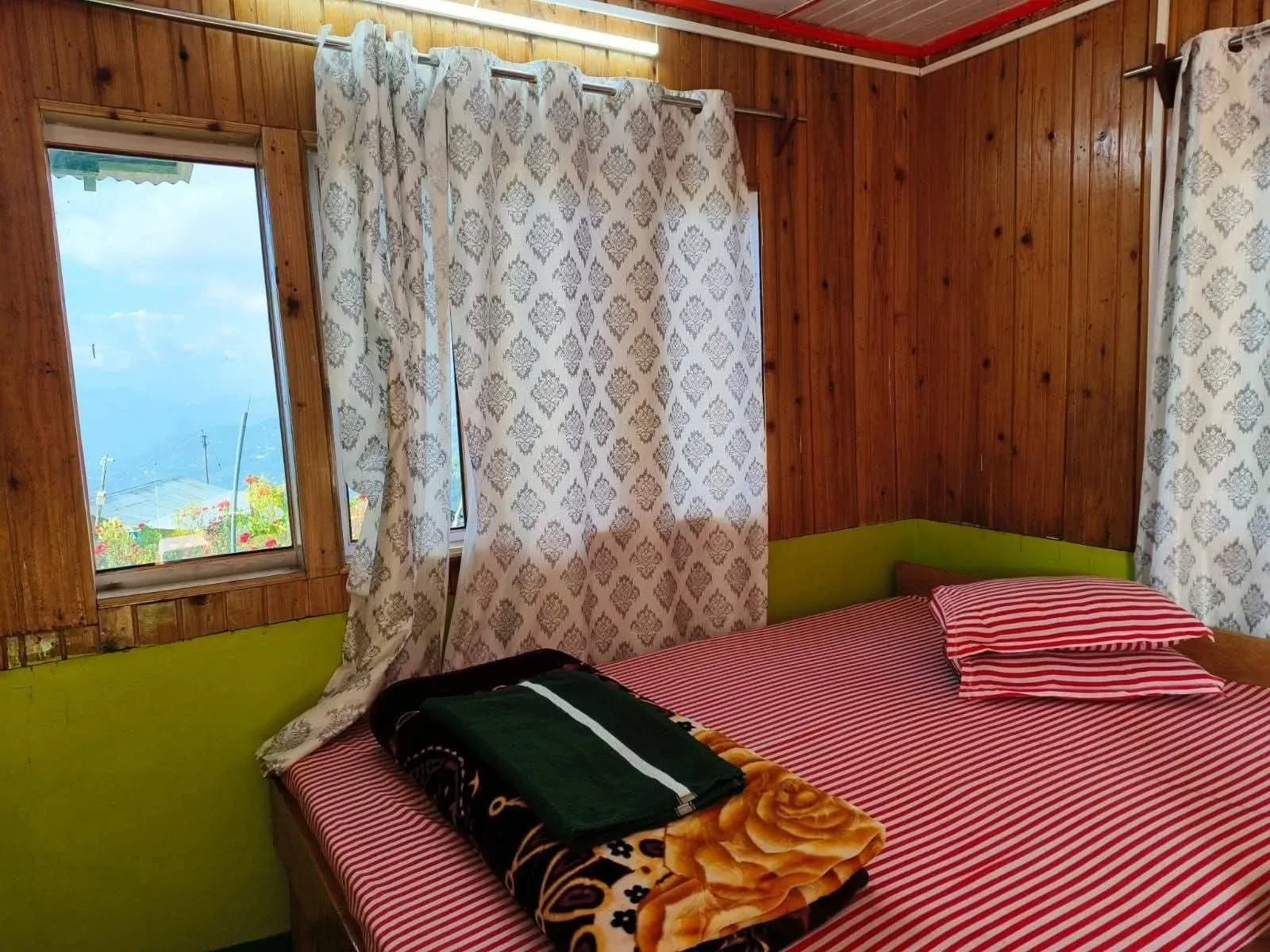 Lungsu Kanchan View Homestay - Bedroom with Pine Paneling and View Window