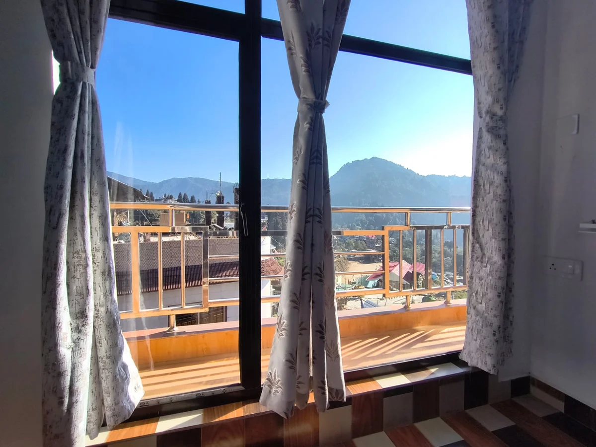 Hotel Manjushree Lava - Mountain View from Window