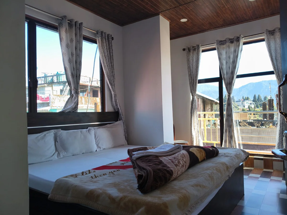 Hotel Manjushree Lava - Peaceful Forest Backdrop