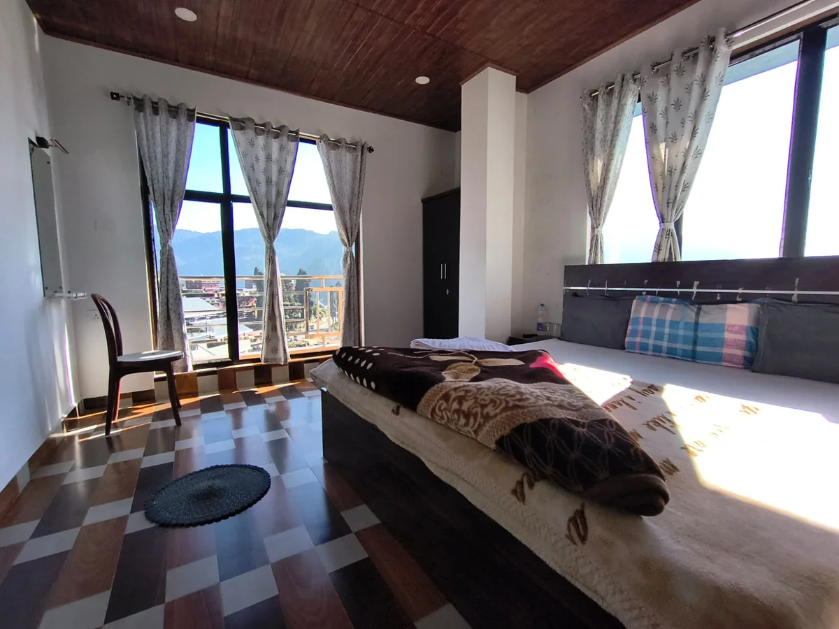 Hotel Manjushree Lava - Bedroom with Wardrobe