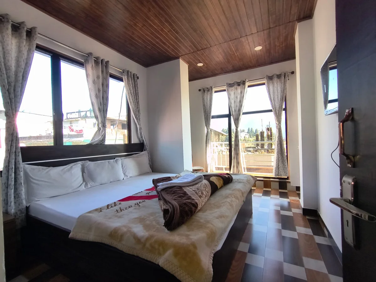 Hotel Manjushree Lava - Wooden Ceiling Bedroom