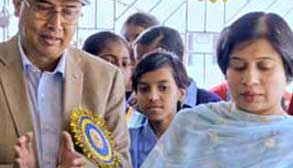 Dhariwal supports computer literacy in Haldia